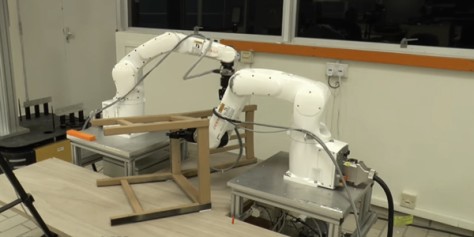 Ce robot assemble une chaise IKEA en moins de 9 minutes